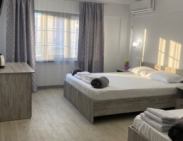 Люкс 3-местный 1-комнатный люкс - Отель «Атакар» Гагра