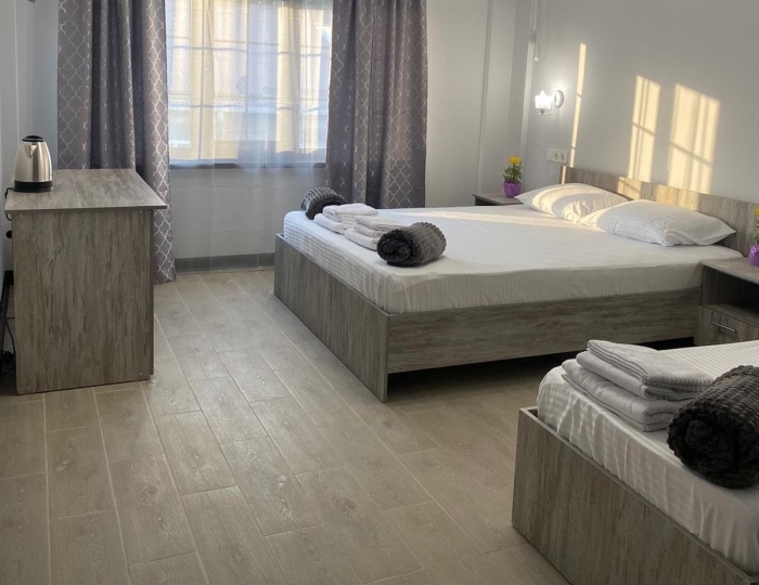 Люкс 3-местный 1-комнатный люкс - Отель «Атакар» Гагра